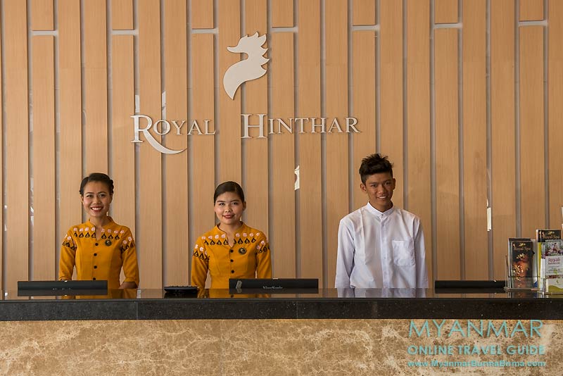Rezeption vom Royal Hinthar Hotel in Mawlamyaing