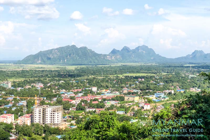 Ausblick vom Berg Kyar Inn auf die Stadt Hpa-an in Myanmar
