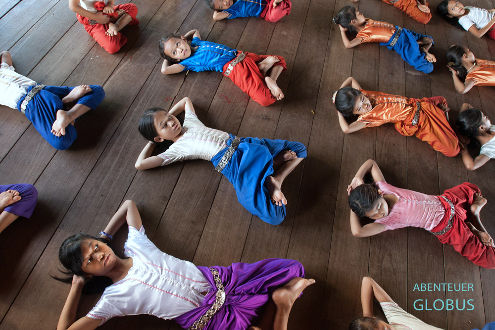 Apsara-Tanzschule in Phnom Penh. Tanzschülerinnen in der tanzschule Apsara Arts Association üben einmal am Tag.