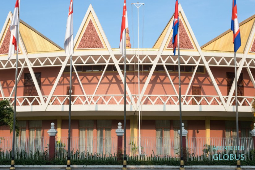 Kambodscha, Phnom Penh, Chaktomuk-Halle in moderner Khmer-Architektur