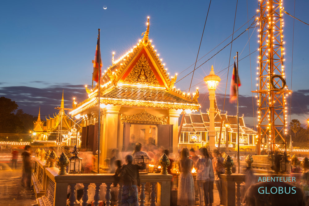 Schrein am Sisowath Quay in Phnom Penh