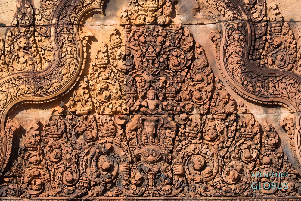 Kambodscha, Angkor, Relief im rosafarbenen Tempel Banteay Srei
