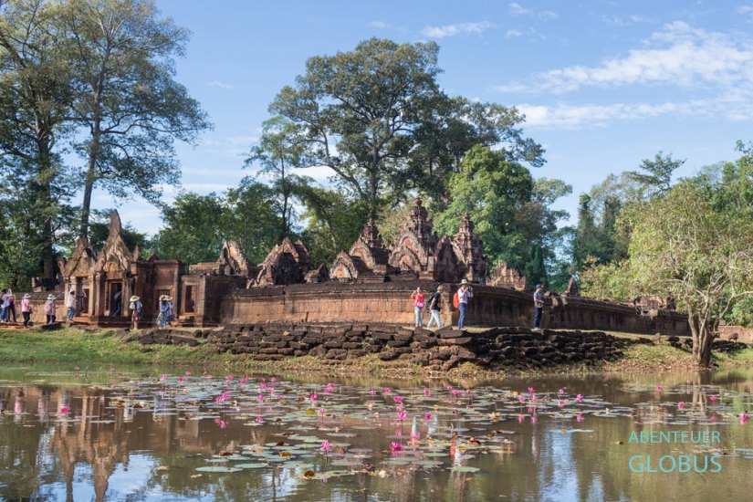 Der Tempelkomplex Banteay Srei misst knapp 100 mal 100 Meter einschließlich Wassergraben.