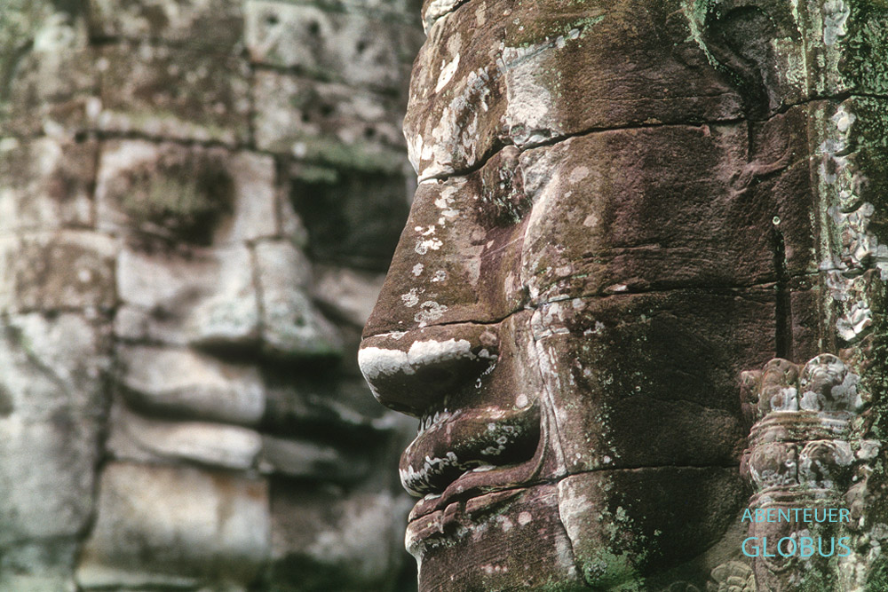 Kambodscha, Angkor, Im Tempel Bayon verewigten Steinmetze 200 dieser Gesichter an 37 Türmen.