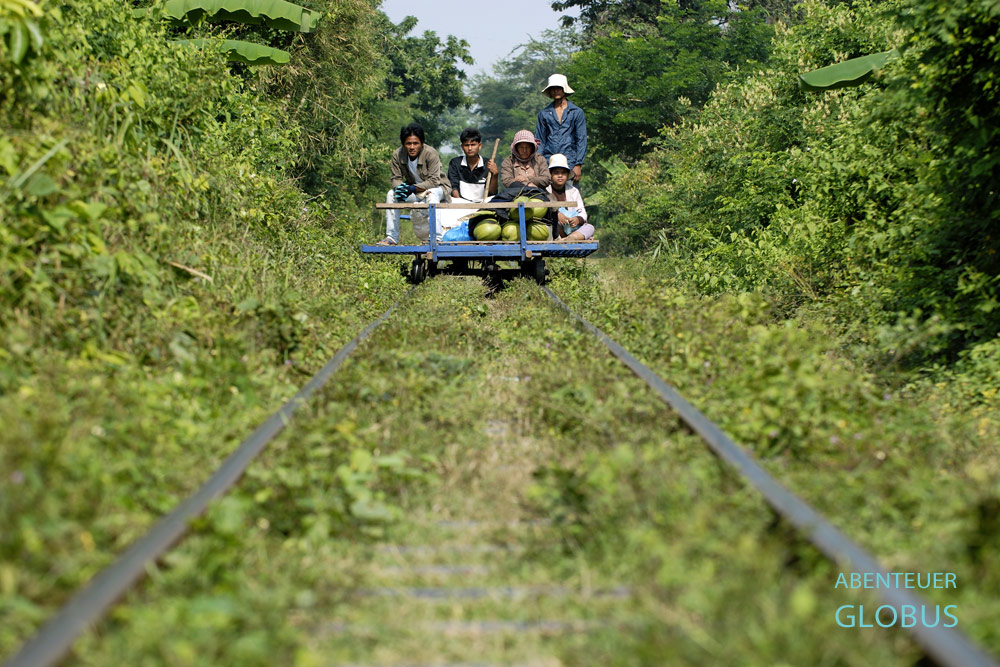Highlight in Battambang: Die Bambusbahn, auch Bamboo Train, startet von der Station Ou Dambong und befördert Kambodschaner sowie Touristen.