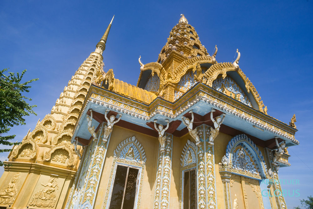 Battambang: Wat Sampeau, ein buddhistischer Tempel, thront auf dem Berg Phnom Sampeau. Von hier hat man eine herrliche Aussicht auf die Reisfelder.