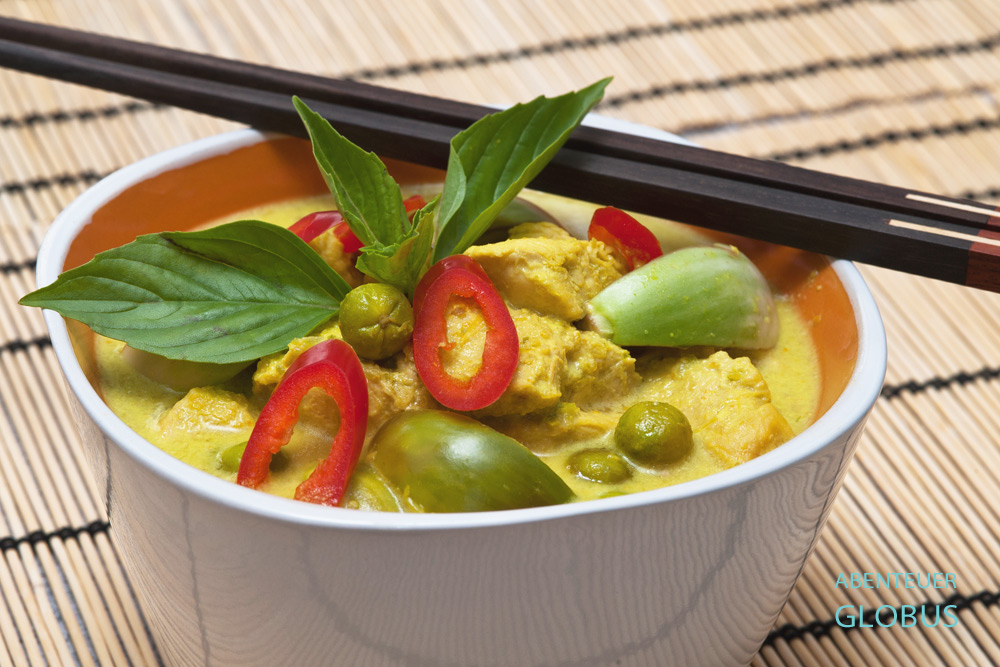 Mekong, Thailand, Chiang Mai, Kochkurs in der Kochschule Asia Scenic, Fertig! Gang Kheow Wan Gai, zu deutsch grünes Thai-Curry mit Huhn, ist leicht bekömmlich, fettarm und verwöhnt die Geschmacksnerven.