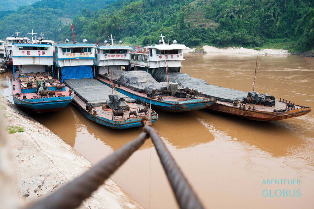Yunnan. Im Hafen von Guan Lei warten Frachtschiffe auf neue Ware.