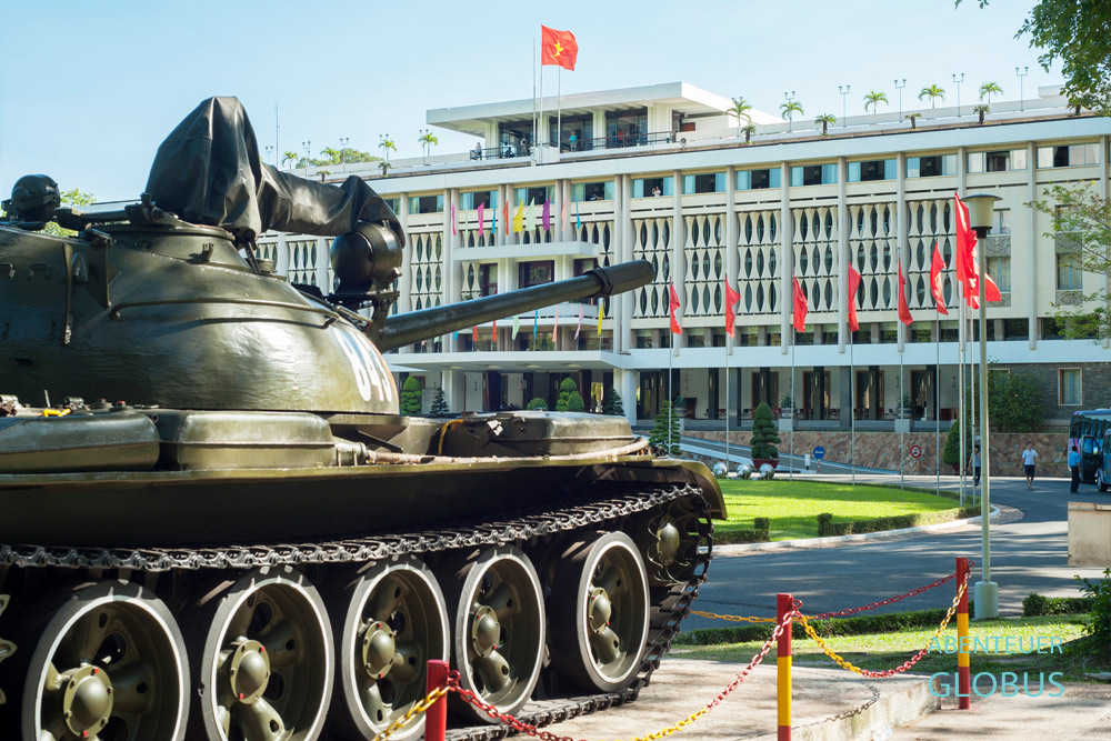 Der Wiedervereinigungspalast mit dem Panzer befindet sich in Ho-Chi-Minh-Stadt und ist das bekannteste Museum in Vietnam.