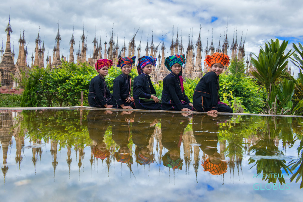 Myanmar, Kakku, Diese fünf jungen Damen gehören zum Volk der Pa-O und besuchen gerade ihr Nationalheiligtum Kakku.