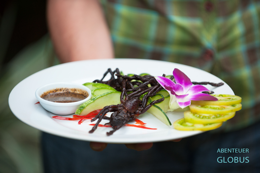 Gebratene Vogelspinnen aus Kambodscha werden mit einer Lemon-Pfeffer-Sauce in einem Restaurant in Phnom Penh serviert.