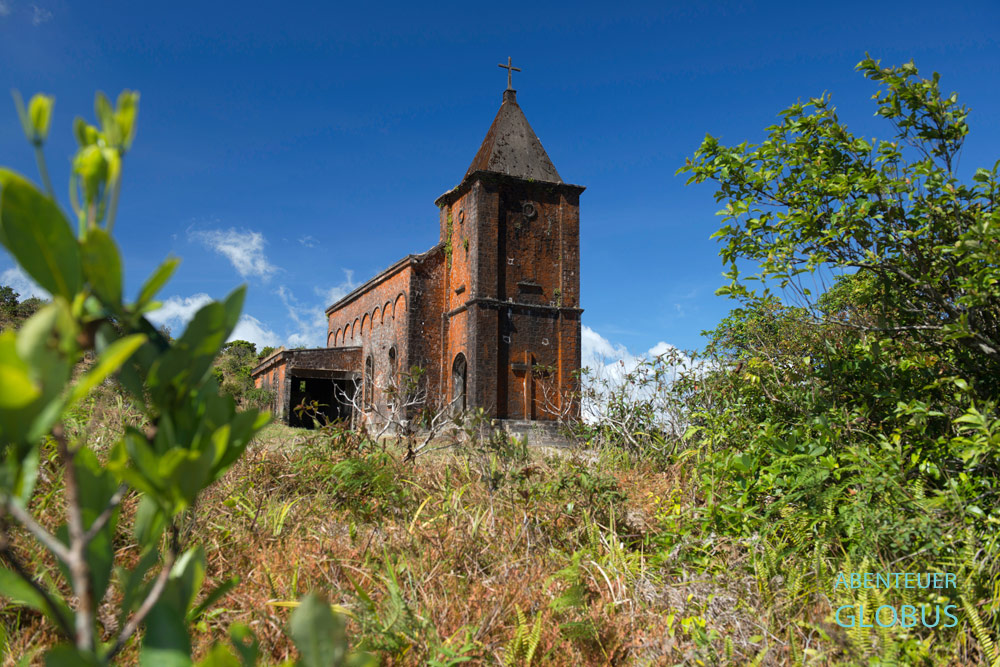 Auf dem Plateau vom Bokor Hill Station steht die Ruine einer Kirche.