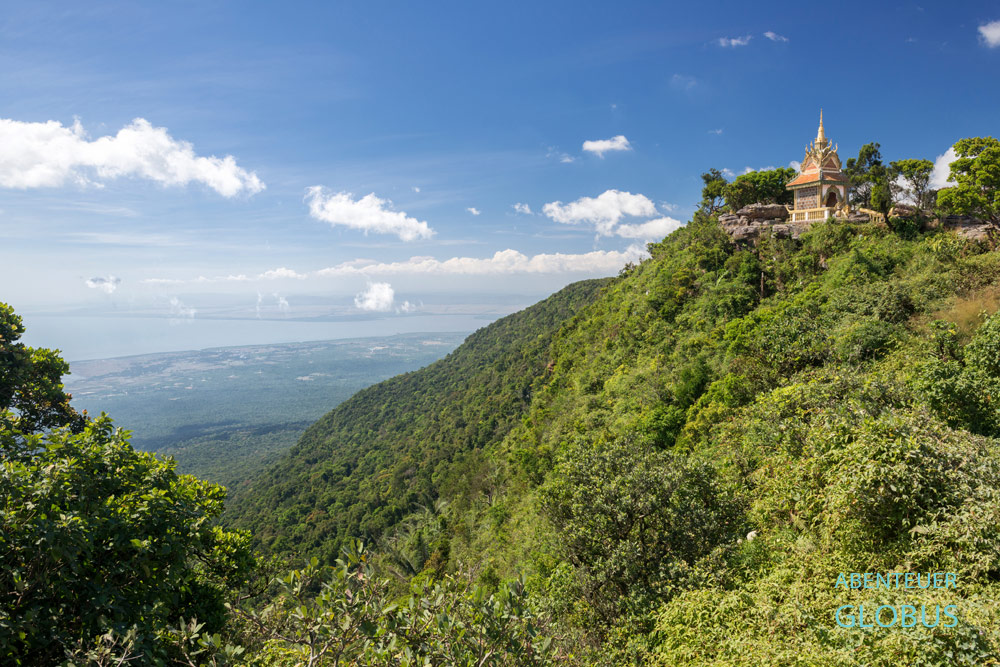 Bokor Hill Station im Nationalpark Preah Monivong, Wat Sampov Pram bietet eine fantastische Aussicht