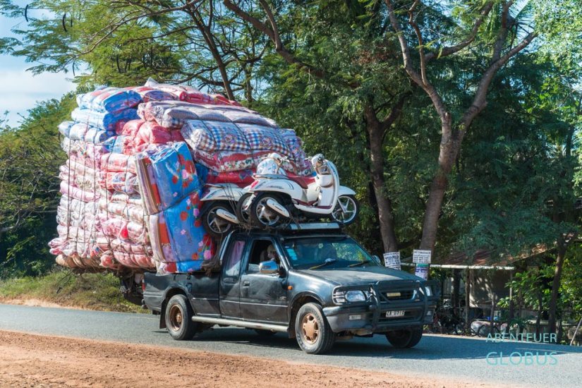 Kambodscha, Kuriose Transporte, Rappelvoll beladenen Pick-up