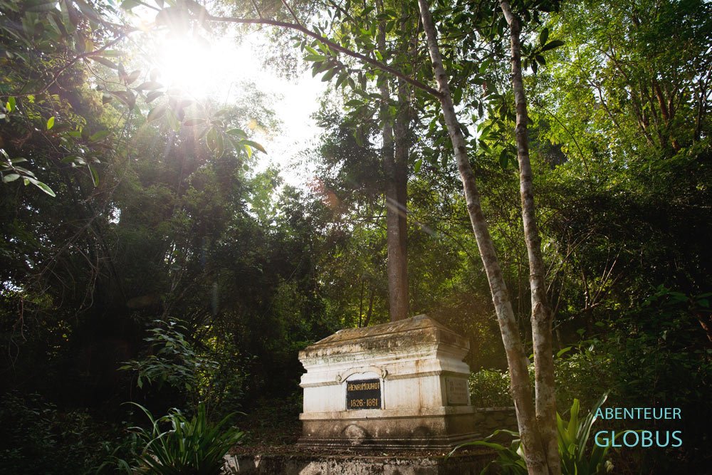 Grab und Ruhestätte von Franzose Alexandre Henri Mouhot in Luang Prabang. Er war Forschungsreisender und gilt als Wiederentdecker der Tempelanlage Angkor in Kambodscha.