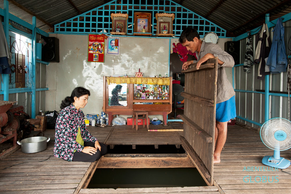 Fischzucht vom Pangasius in Mekong-Delta in Chau Doc. Mit ihren 40.000 Fischen betreibt Familie Nguyen ein Kleinunternehmen.