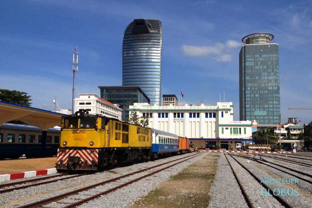 Phnom Penh: Der Zug nach Sihanoukville steht im Bahnhof bereit.