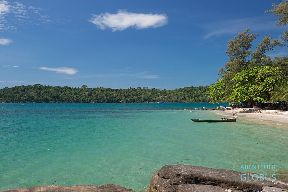 Sihanoukville: Der Koh Pos Beach mit dem kristallklarem Wasser lädt zum Baden ein.