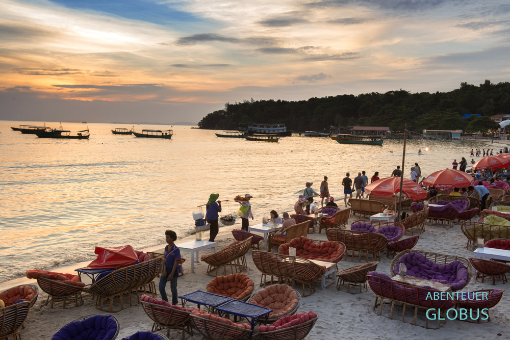 Sihanoukville, Serendipity und Ochheuteal Beach mit Grillrestaurants am Abend