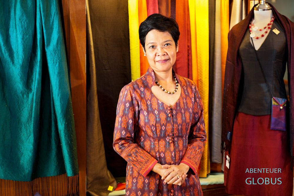 Shop der Seidenweberei Mekong Blue in Phnom Penh. Frau Nguon Chantha, Gründerin des Frauenprojekts, eröffnete 2007 die Seidenboutique in der Hauptstadt.