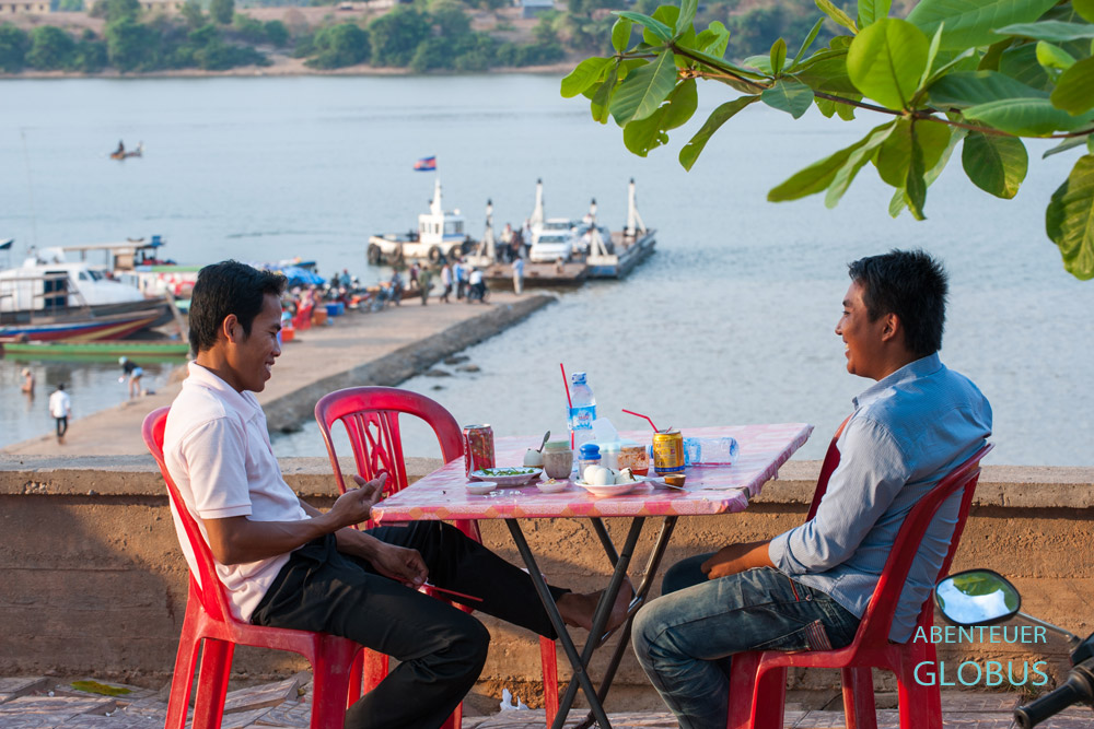 Kambodscha, Stung Treng, Pause am Fluss Tonle Sekong, der hier in den Mekong mündet