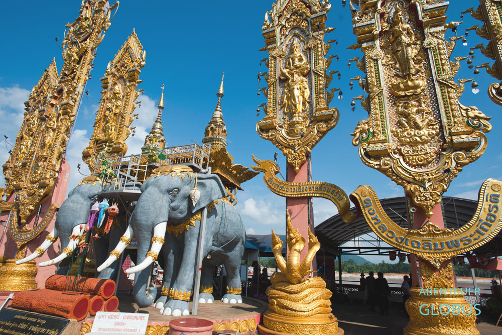 Thailand, Chiang Saen, Vom Tempel am Goldenen Dreieck hat man eine Aussicht auf dem Mekong und die Hügelketten auf laotischer Seite.