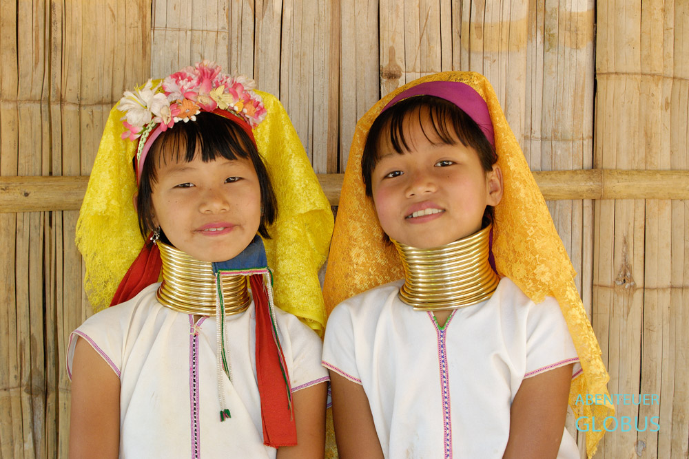 Mädchen der Padaung (Kayan) mit traditionellen Halsspiralen im Long Neck Village