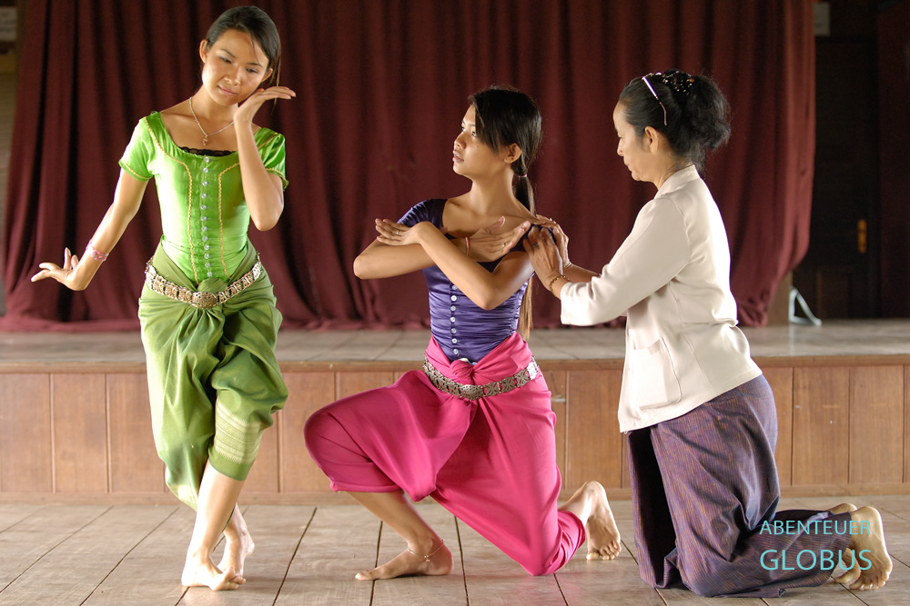Frau Vong Metry ist Chefin und Gründerin der Apsara-Tanzschule Apsara Arts Association in Phnom Penh, Kambodscha.