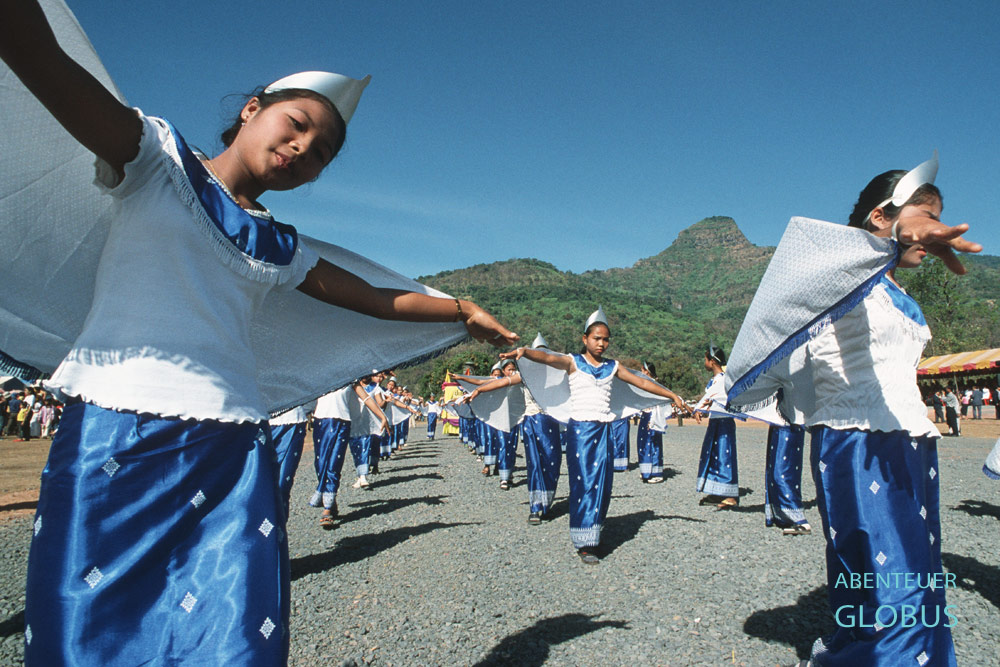 Zum Vollmondfest am Tempel Wat Phou in Champasak gehören Tanzvorführungen zum Programm.