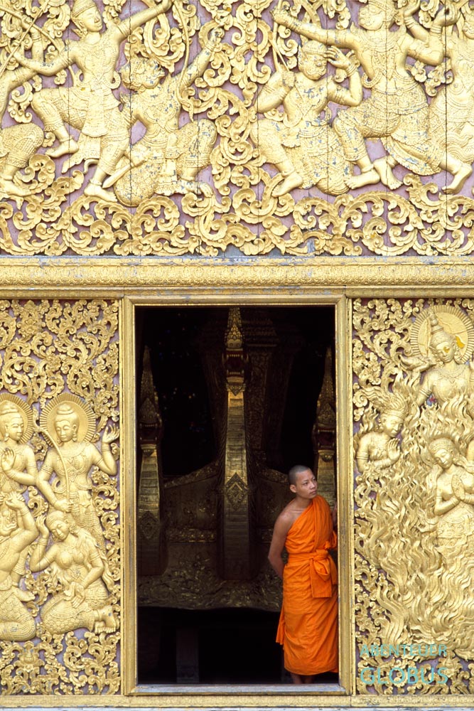 Wat Xieng Thong mit Goldreliefs ist der älteste und bedeutendste Tempel in Luang Prabang in Nord-Laos.