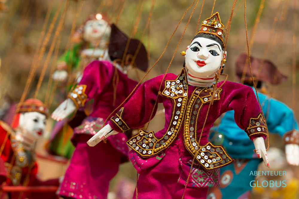 Handgeschnitzte Marionetten aus Bagan sind ein beliebtes Souvenir für Reisende aus aller Welt.