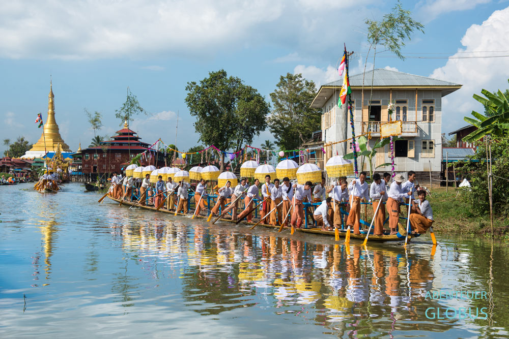 Die feierliche Bootsprozession führt durch fast alle Dörfer auf dem Inle-See zum Phaung-Daw-U-Festival.