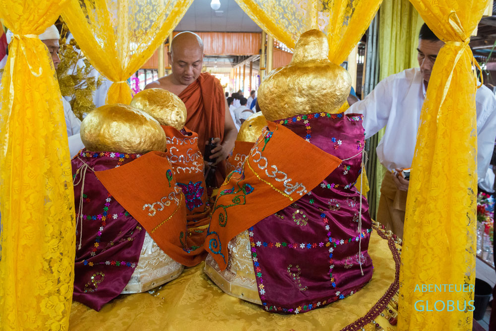 Die vergoldeten Buddha-Statuen gelangen zum Phaung-Daw-U-Festival auf der Shwe-Hintha-Barke von Pagode zu Pagode auf dem Inle-See in Myanmar.
