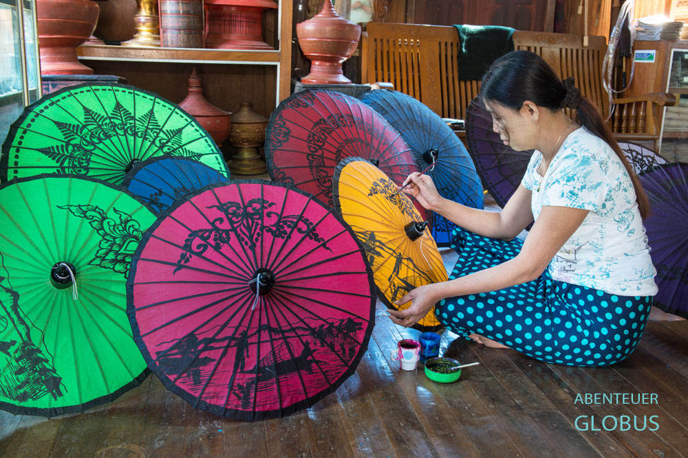 Im Hnin Thitsar Umbrella Workshop in Ywama auf dem Inle-See wird seit Jahrzehnten die Tradition der Schirmherstellung gepflegt.
