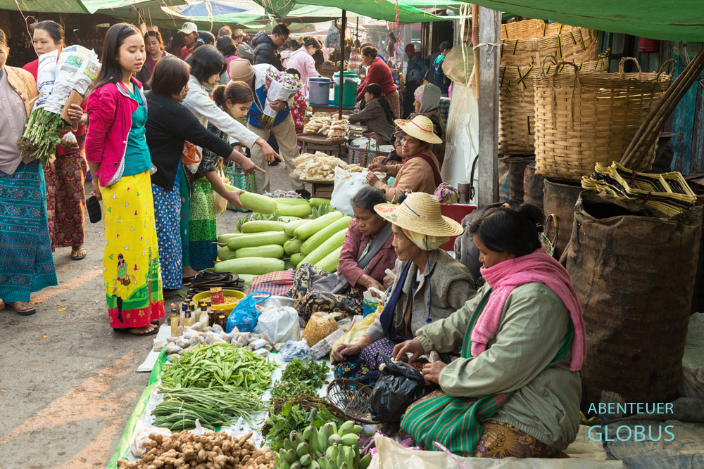 Der Fünf-Tage-Markt, hier in Nyaungshwe am Inle-See, findet immer morgens in verschiedenen Orten rund um den Inle-See statt.