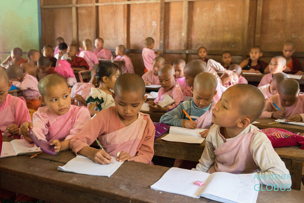 Nach der Shin-Pyu-Zeremonie leben die jungen Nonnen im Kloster und werden dort unterrichtet.