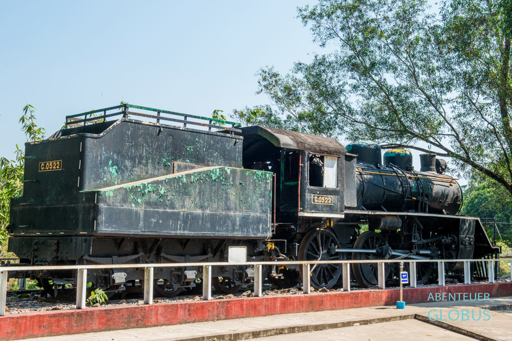 Lokomotive C.0522 im Gelände vom The Death Railway Museum in Thanbyuzayat in Myanmar stammt noch von aus dem Zweiten Weltkrieg.