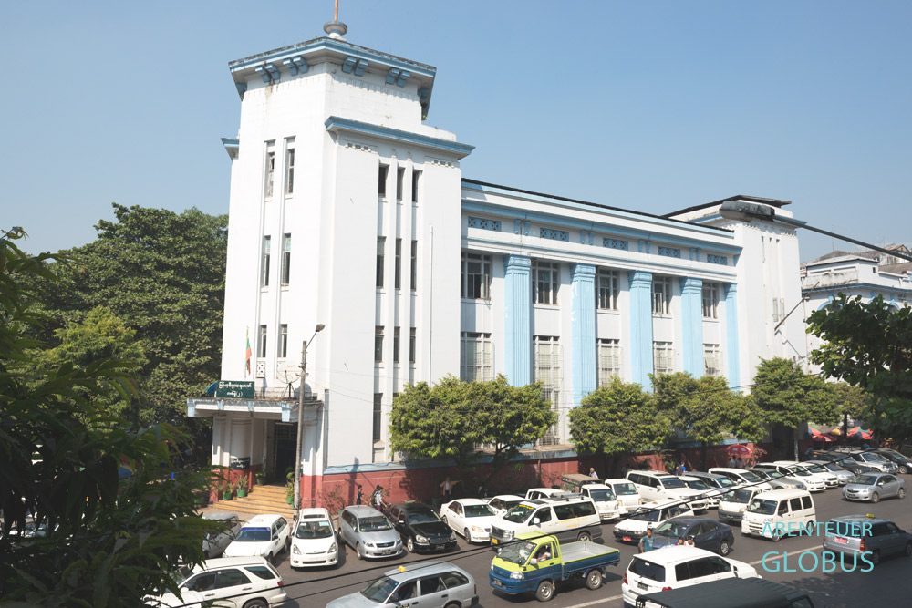 Die Myanmar Economic Bank, Branch 2, befindet sich in der Pansodan Street in Yangon.