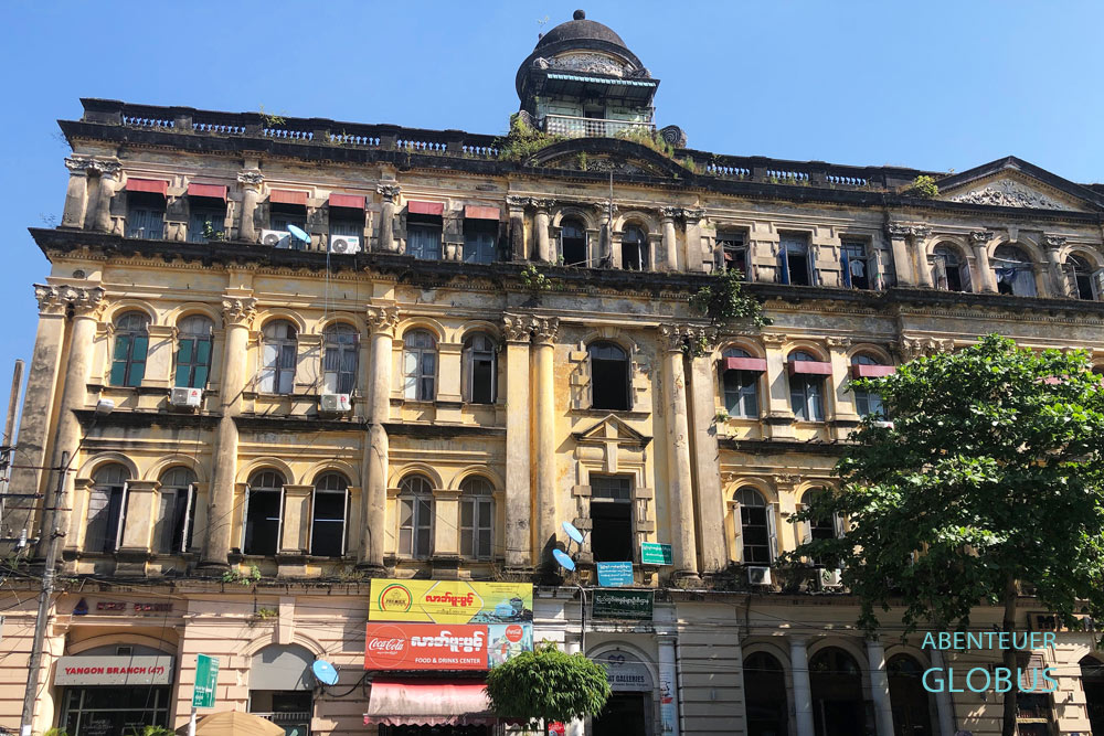 Das Lokanat Gallery Building in Yangons Innenstadt beherbergt in der ersten Etage die Lokanat Art Gallery.