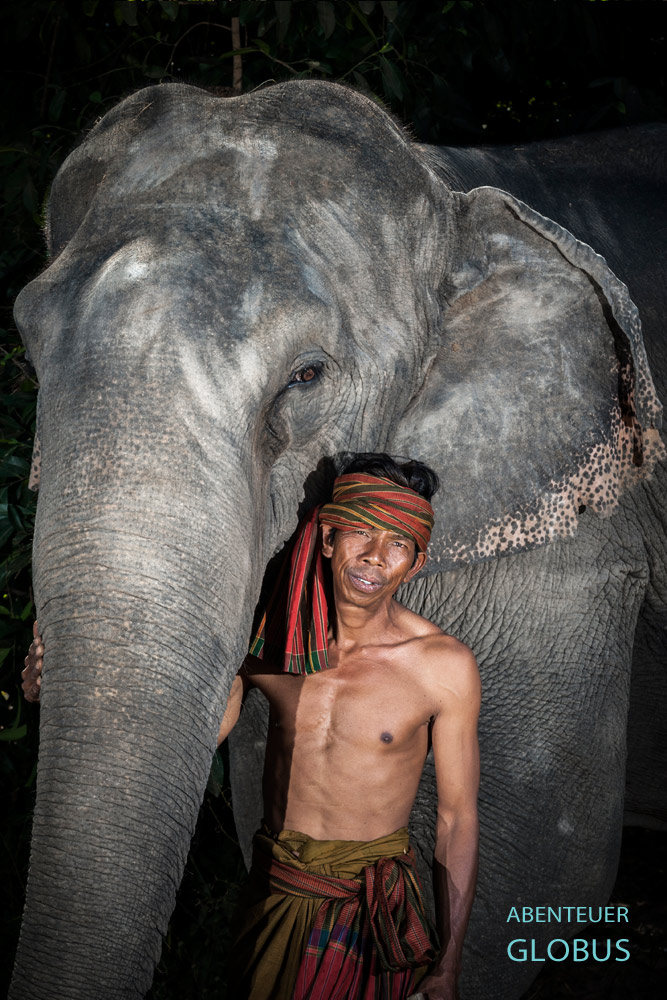 Ein inniges Bündnis haben Mahut Sutee und Elefant Kampeng von Ban Ta Klang, dem Elefantendorf nahe Surin.