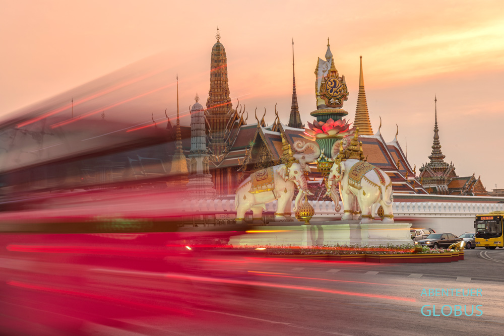 Bangkok, Früher war der Königspalast die offizielle Residenz der Könige von Siam, dem heutigen Thailand. Jetzt ist er das Highlight unter den Sehenswürdigkeiten der Hauptstadt.