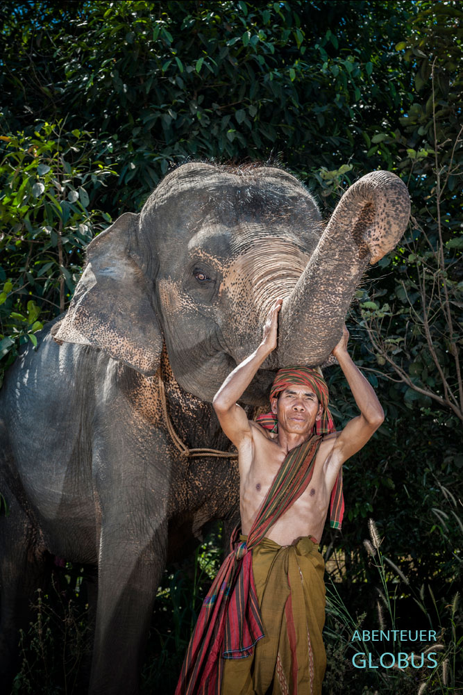 Mahut Lem und Elefant Jantip leben mit anderen Elefantenführern und Dickhäutern im Dorf Ban Ta Klang im Osten von Thailand.