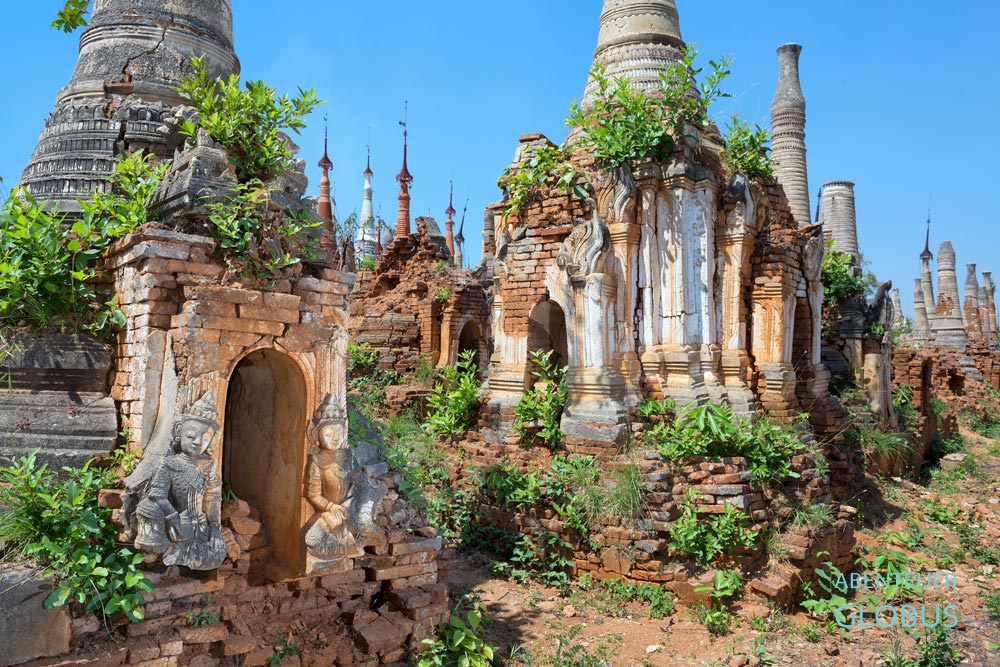 Mit dem Motorbike um den Inle-See. Das Pagodenfeld von Indein liegt nahe dem Inle-See im Shan-Staat in Myanmar.
