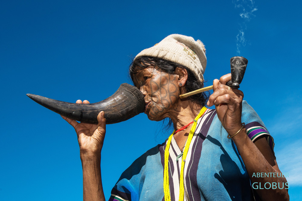 Im Chin-Staat von Myanmar, in der Umgebung von Mindat wohnt das Volk der Chin. Die Frauen haben unterschiedliche Gesichtstätowierungen.