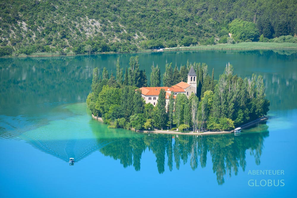 Insel Visovac mit Franziskanerkloster im Krka-Nationalpark 