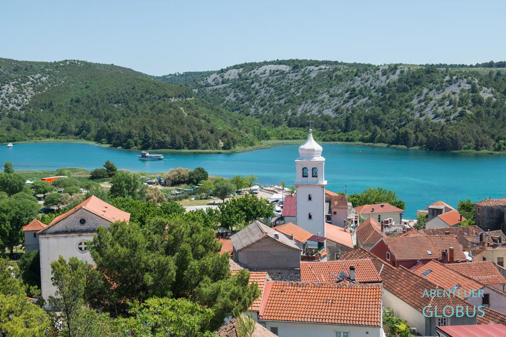 Blick von der Burgruine in Skradin am Nationalpark Krka 