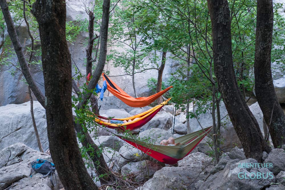 Ruhepause der Kletterer im Nationalpark Paklenica in Starigrad-Paklenica 