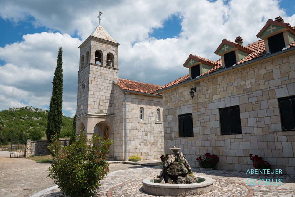 Serbisch-orthodoxes Kloster Dragovic am Perucka-See in Kroatien