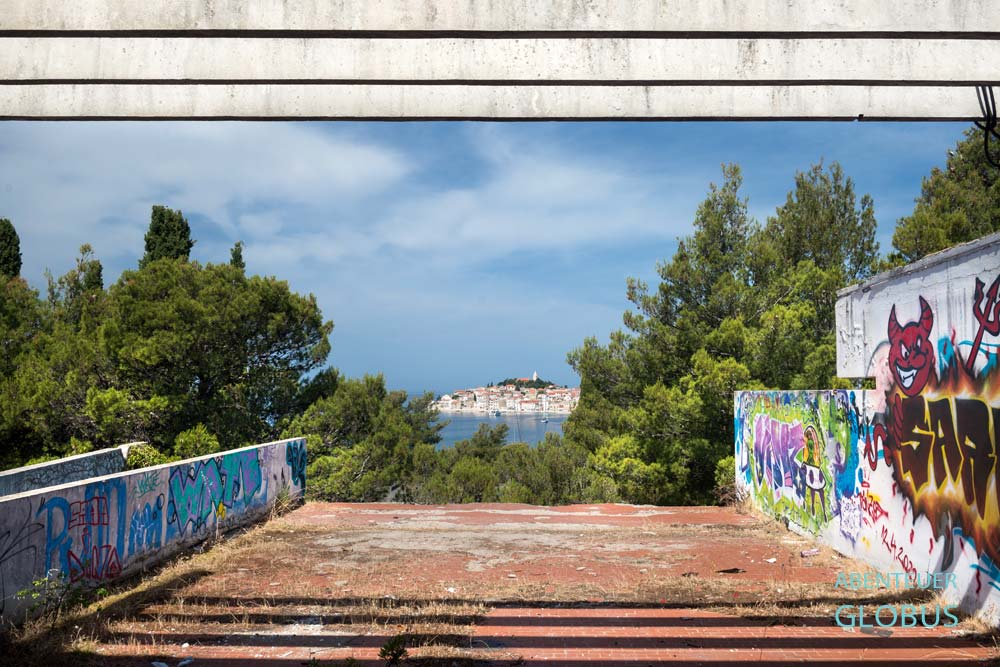 Hotel Marina Lucica, auch Adriatic Hotel, ein Lost Place in Primosten in Kroatien