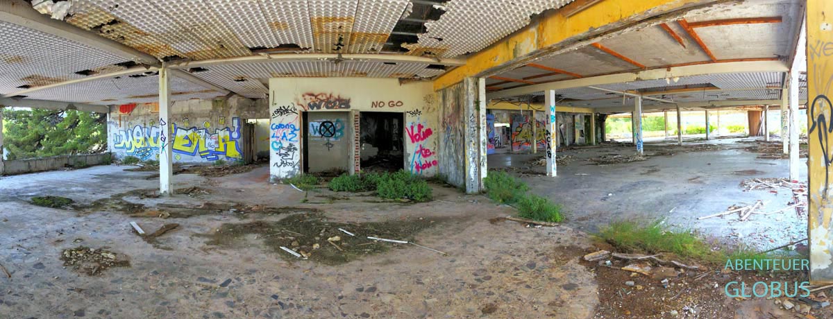 Das verlassene Hotel Marina Lucica, auch Adriatic Hotel, in Primosten in Kroatien 